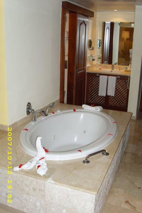 ..unser Jacuzzi Hotel Grand Palladium Palace Resort, Spa & Casino