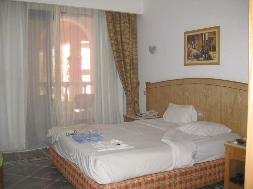 Doppelzimmer mit Poolblick im ruhigen Innenhof Pickalbatros Alf Leila Wa Leila Resort - Neverland Hurghada