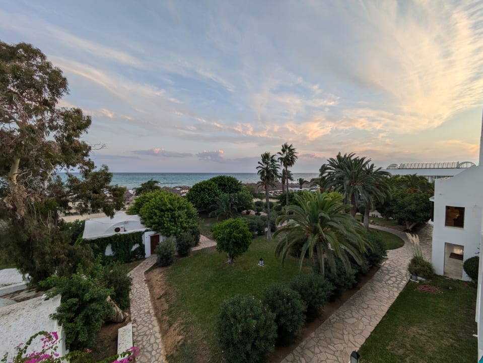 Gartenanlage The Orangers Beach Resort and Bungalows