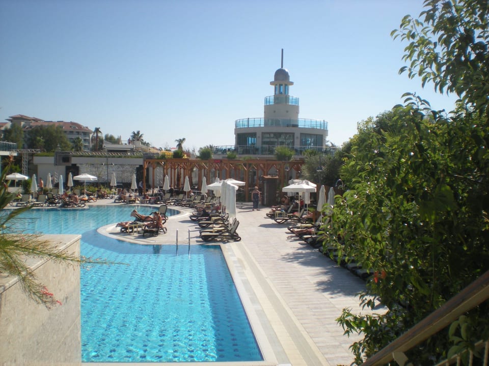 Blick auf den Leuchtturm (Disco) Commodore Elite Suites & Spa - Adults only