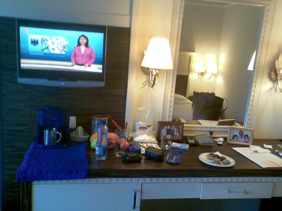 TV und Schreibtisch Aydinbey Kings Palace & Spa