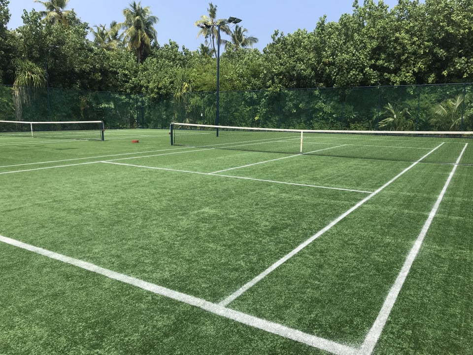 Tennisanlage in sehr guten Zustand (Kunstrasen) NH Collection Maldives Reethi Resort