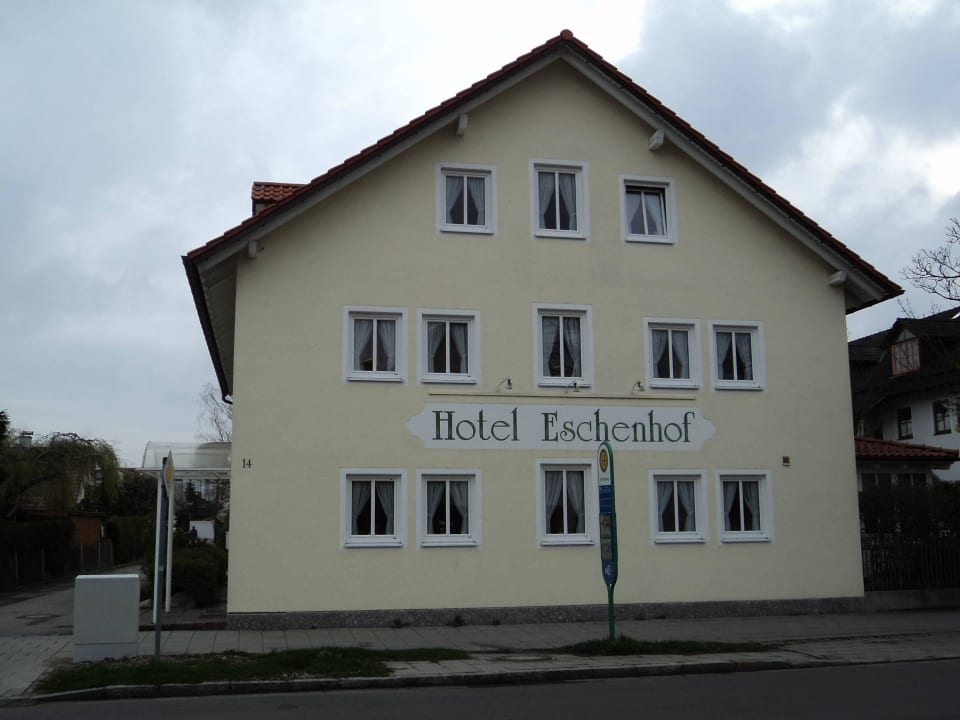 Außenansicht von der Straße Landhotel Eschenhof