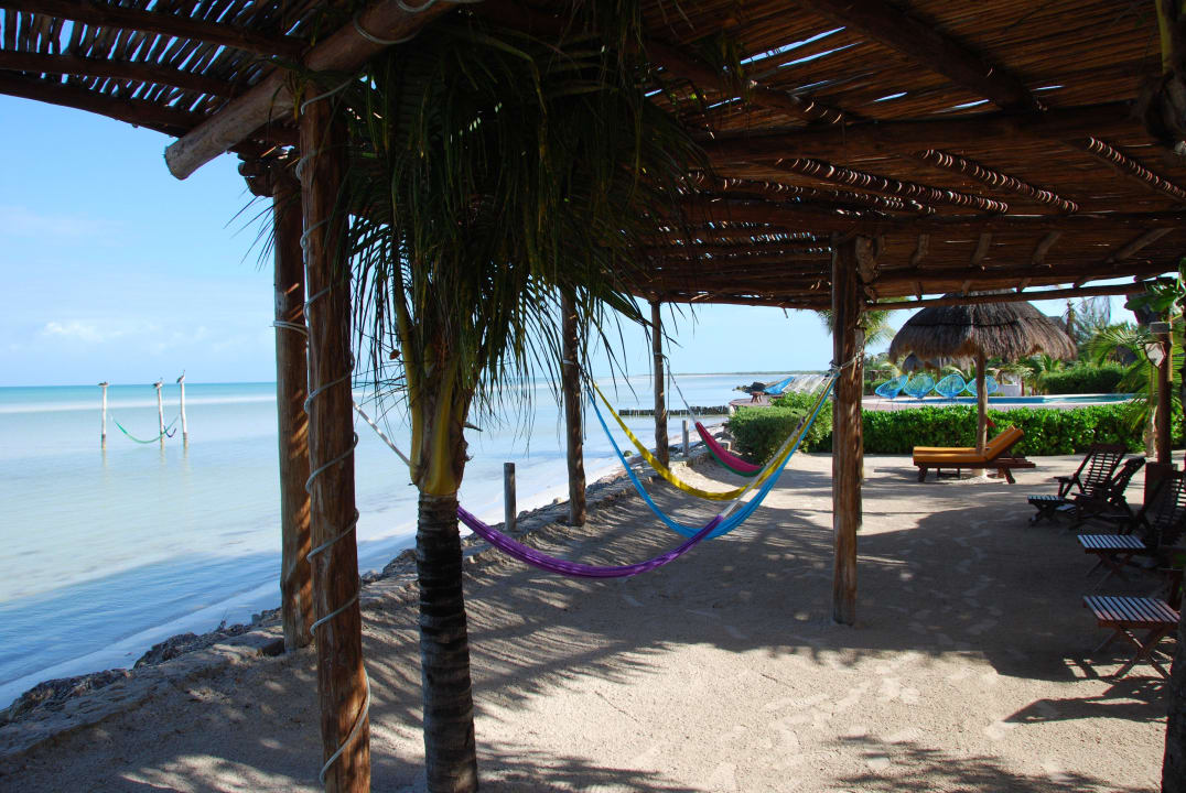 Strandbereich mit Hängematten Hotel Villas Flamingos