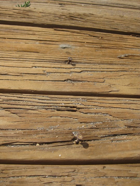 Hervorstehende Schauben am Boden Hotel Rincon Sol