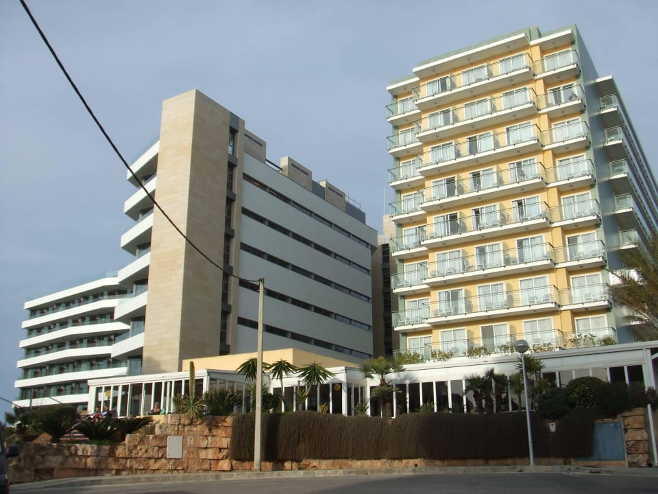 Hotel Timor (rechts) hat einen neuen Nachbar Hotel Timor