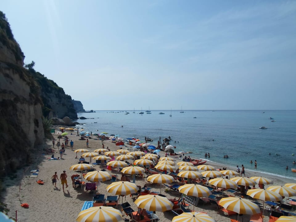 Strand mit Liegen Aldiana Club Rocca Nettuno Calabria