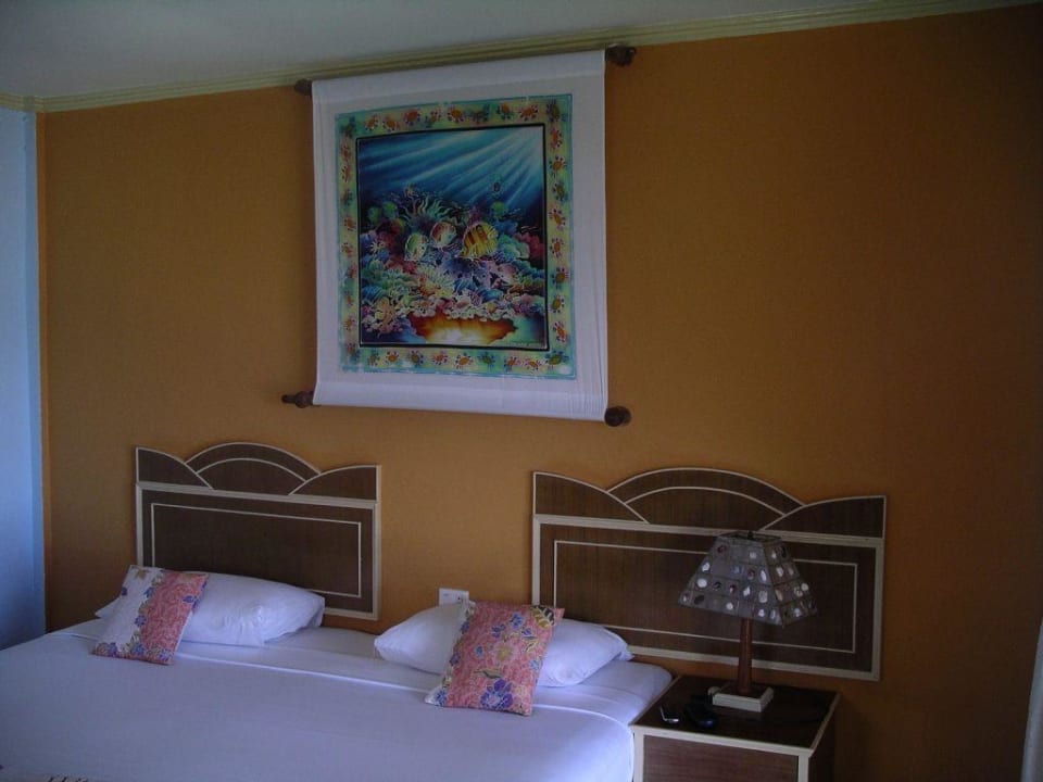 Seidenmalbild über den Betten Hotel Coral Island Resort