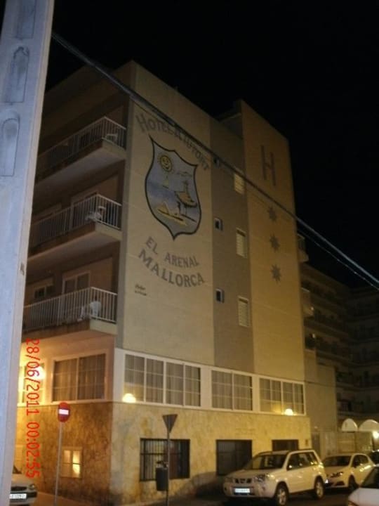 Hotel von der gegenüberliegenden Straßenseite Hotel Riutort