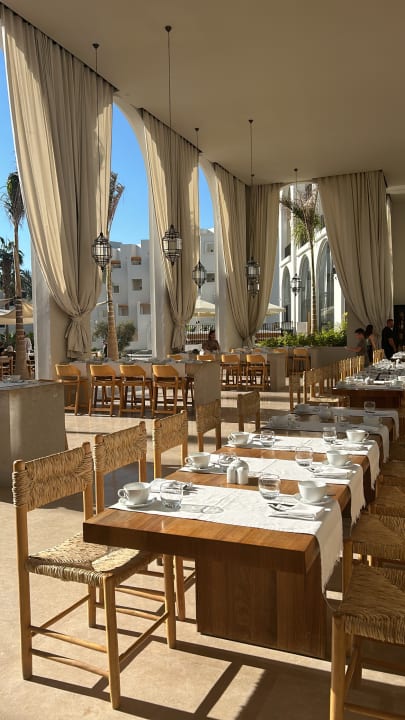 Gastro Serry Beach Resort