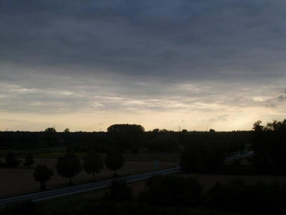 Blick auf die Langener Straße Holiday Inn Express Frankfurt - Airport