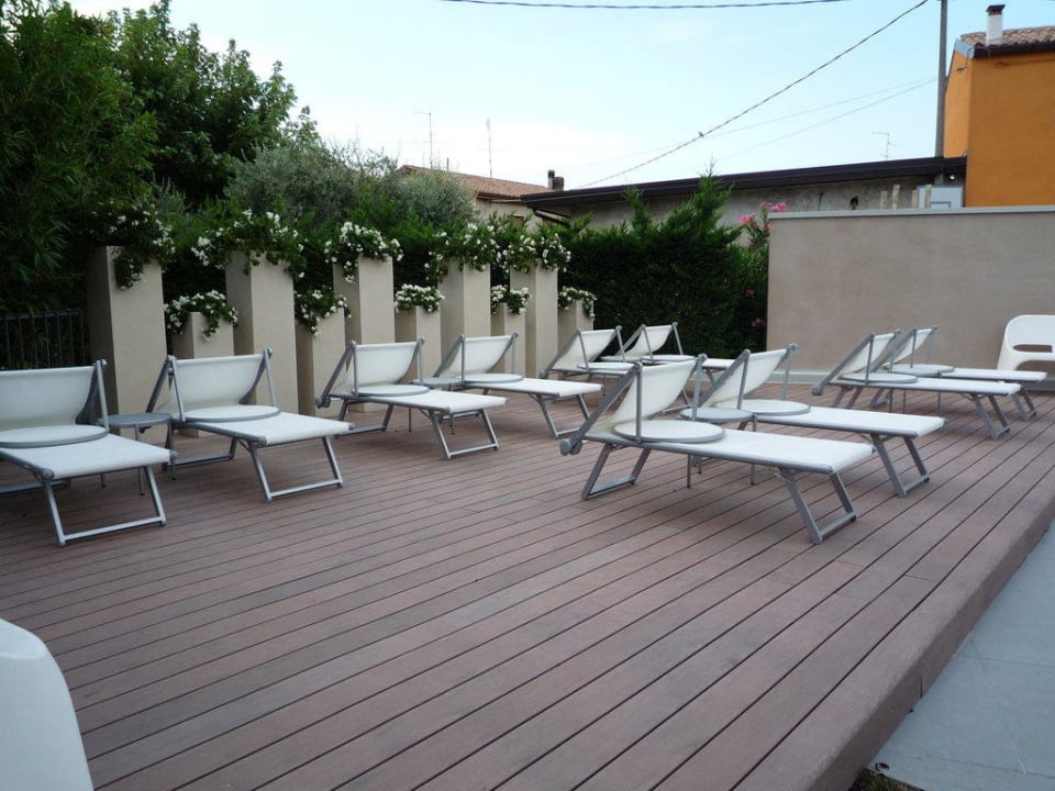 Liegen am Pool Mod 05 Living Hotel