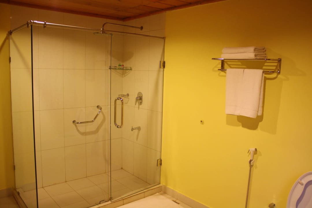 Sogar die Dusche war sehr groß Nazimgar Wilderness