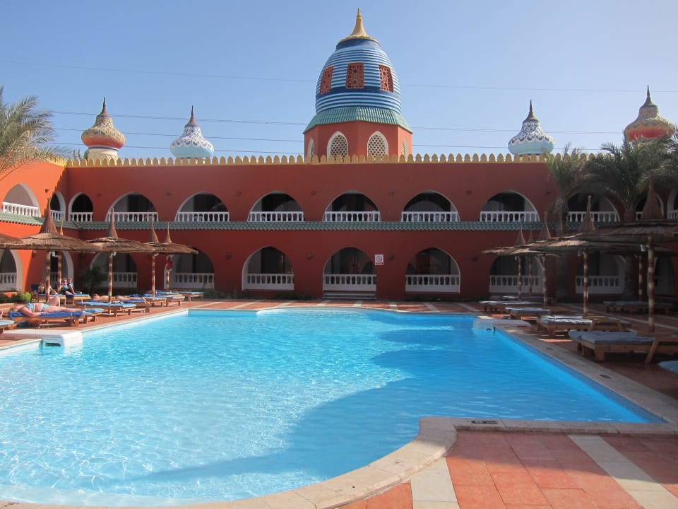 Один из 6 бассейнов Pickalbatros Alf Leila Wa Leila Resort - Neverland Hurghada