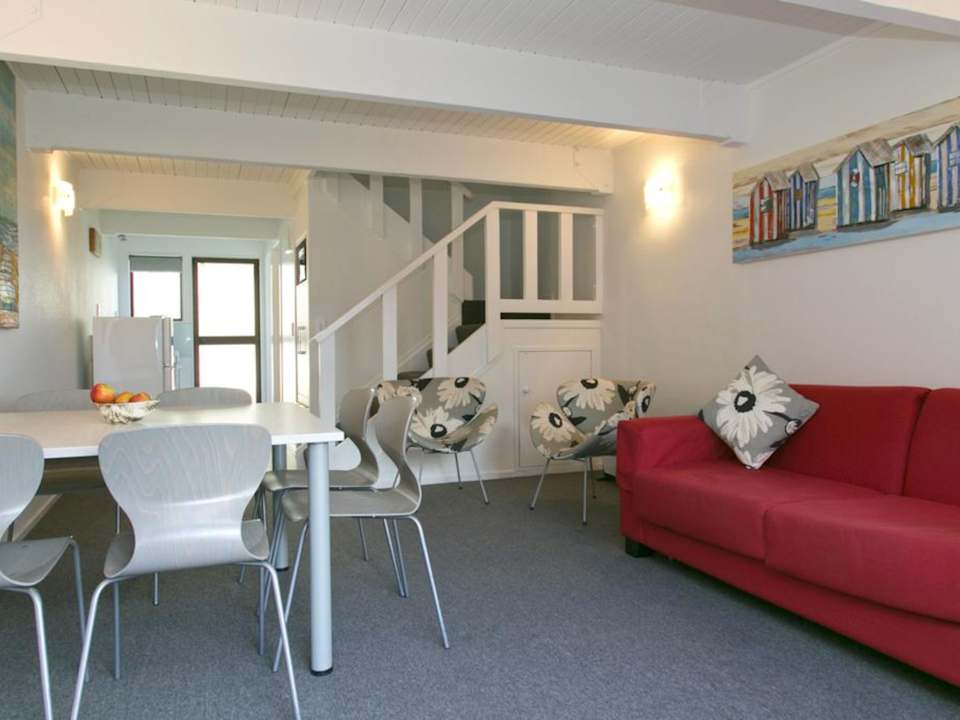 Zimmer Gables Lakefront Motel