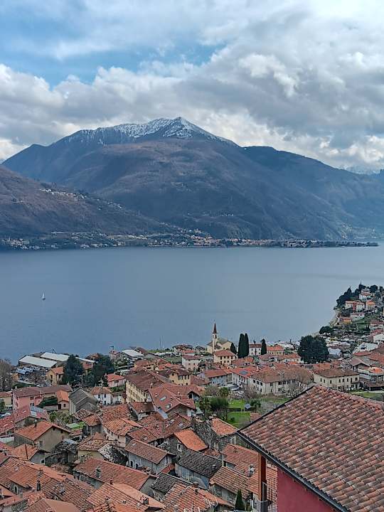 Ausblick Amazing Lake View Apartment with Pool and 2 Terraces, Modern Urio, by STAYHERE-LAKECOMO