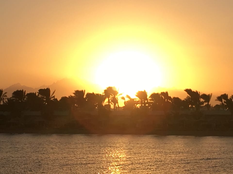 Sonnenuntergang in der Lagune Desert Rose