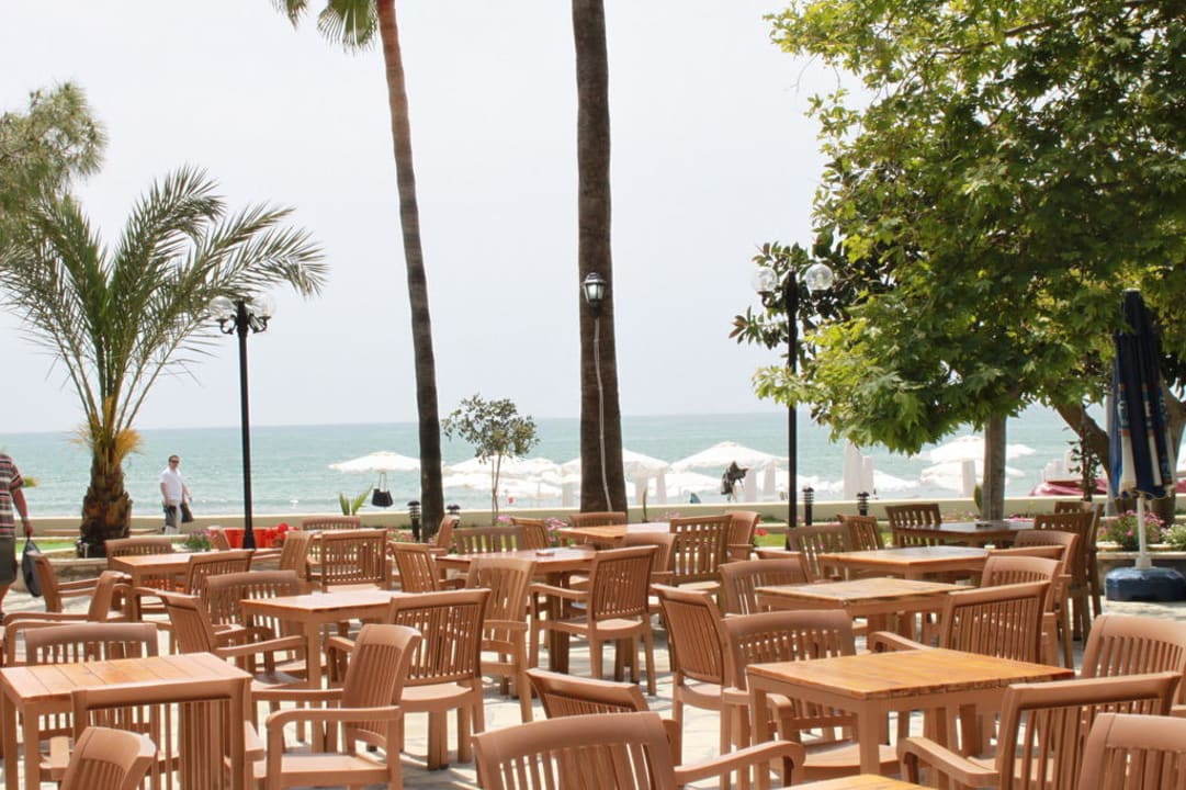 Blick von Bar zum Strand Hotel Sirma