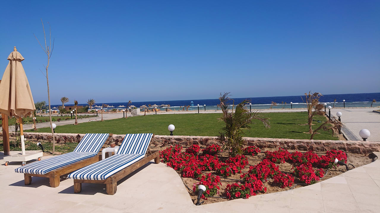 Gartenanlage Three Corners Happy Life Beach Resort