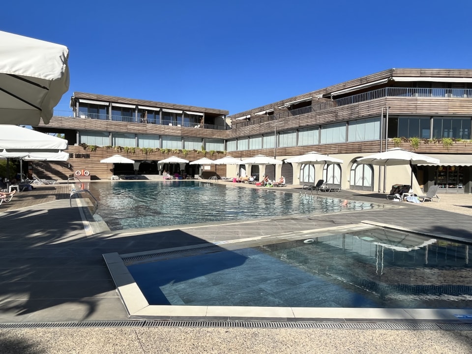 Pool Blue Dolphin Resort Hotel