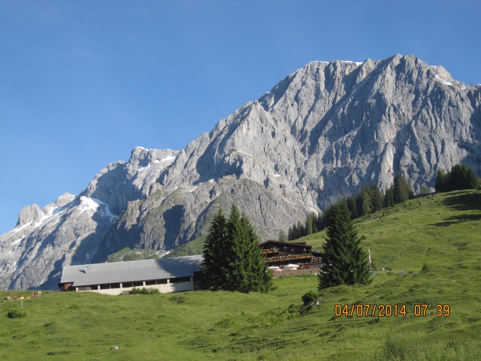 Die Kopphütte mit dem Hochkönigmassiv Alpengasthof Hotel Kopphütte