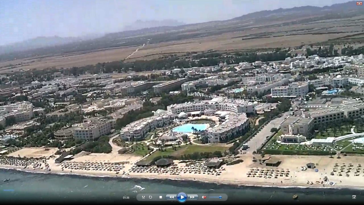 Widok z lotu parasolem Royal Tulip Taj Sultan