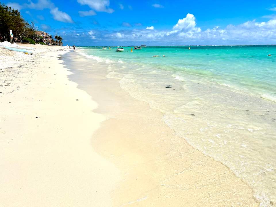 Strand Crystals Beach Resort Belle Mare, a member of Radisson Individuals