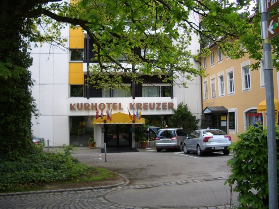 Eingang Hotel Kneipp Kurhotel Kreuzer