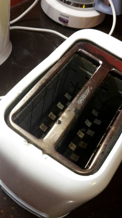 Toaster verkrustet, Brötchenaufsatz fehlt Center Parcs Les Trois Forêts