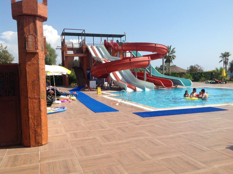 Der große Rutschenpool Club Turtas Beach Hotel