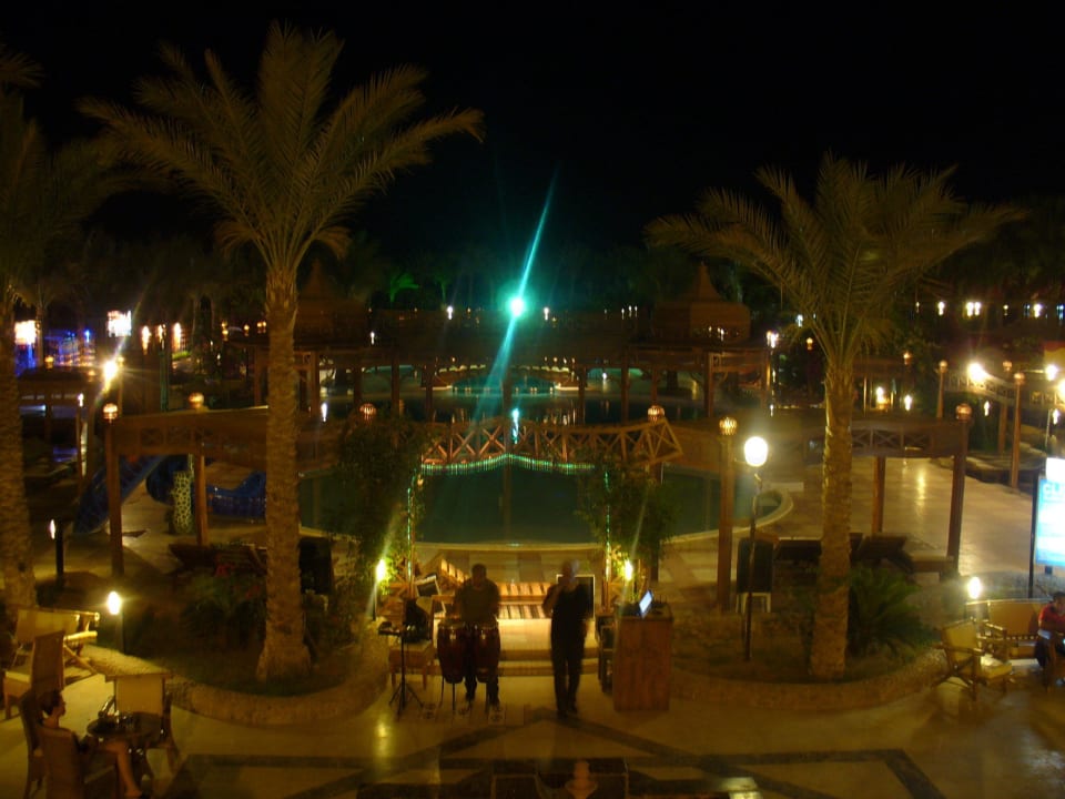 Вечер у бассейна Riviera Aqua Park Resort