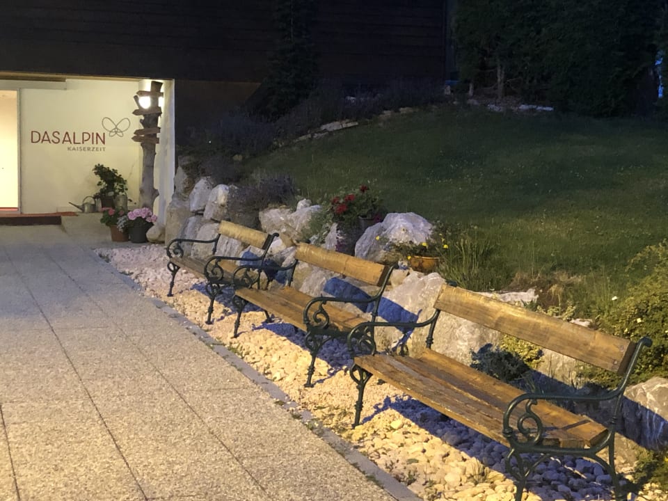 Gartenanlage Garni Hotel - Das Alpin Kaiserzeit