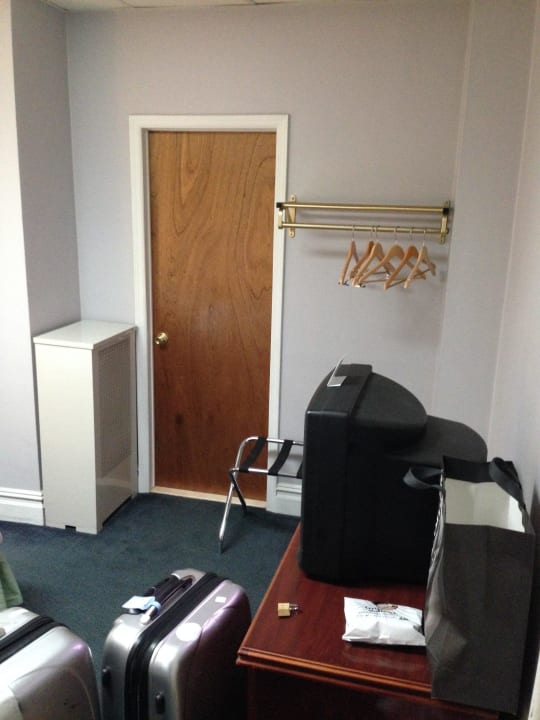 Vom Eingang des Zimmers nach rechts HGU New York