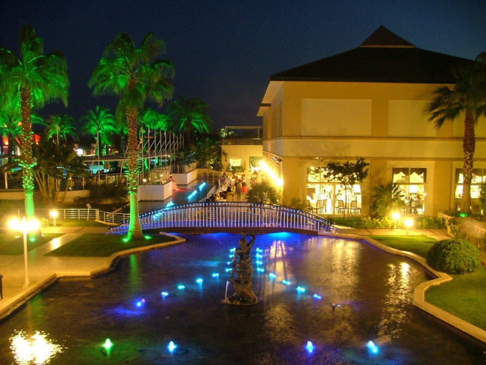 Pool in der Nacht Dobedan Exclusive Hotel And Spa