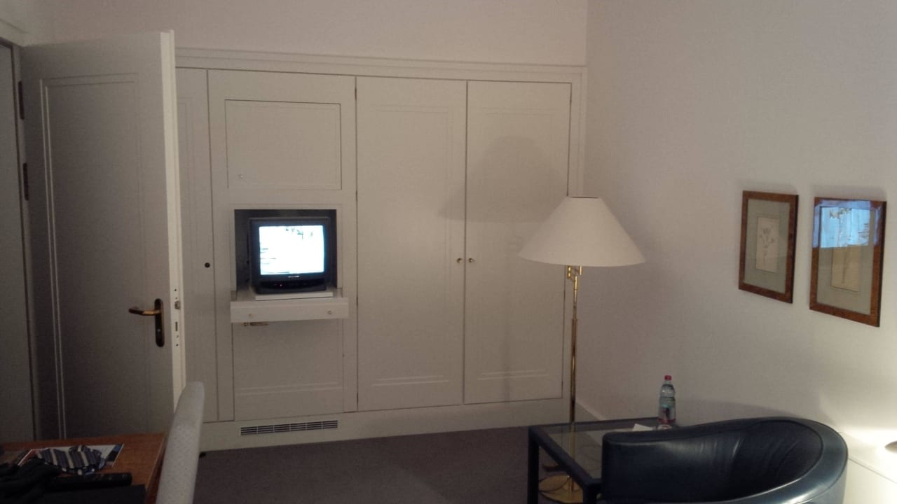 Winziger TV Steigenberger Icon Grandhotel Petersberg