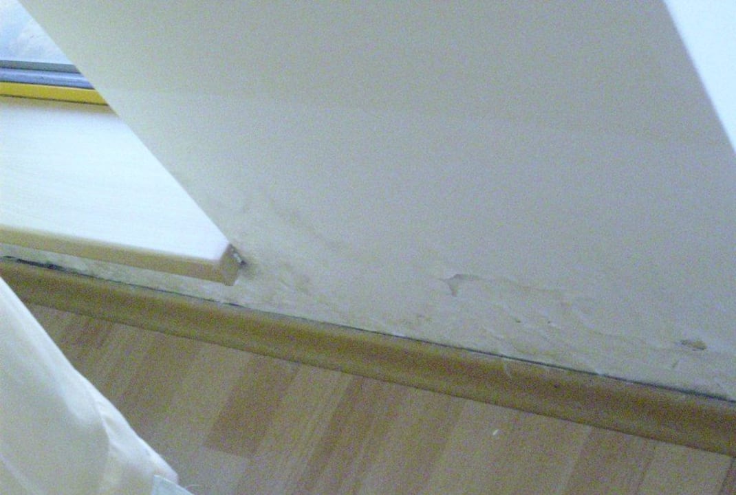 Schimmel in der Aussenwand Hotel Atlas