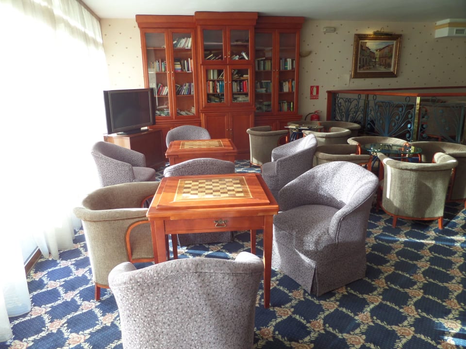 Schachbretter und Bücher Hotel Bahia del Sol