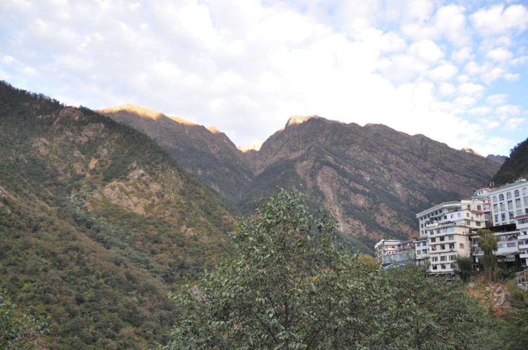 Blick nach Nyalam Zhangmu Dram Hotel