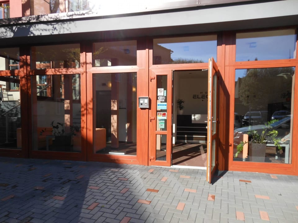 Eingang Hotel Elegance