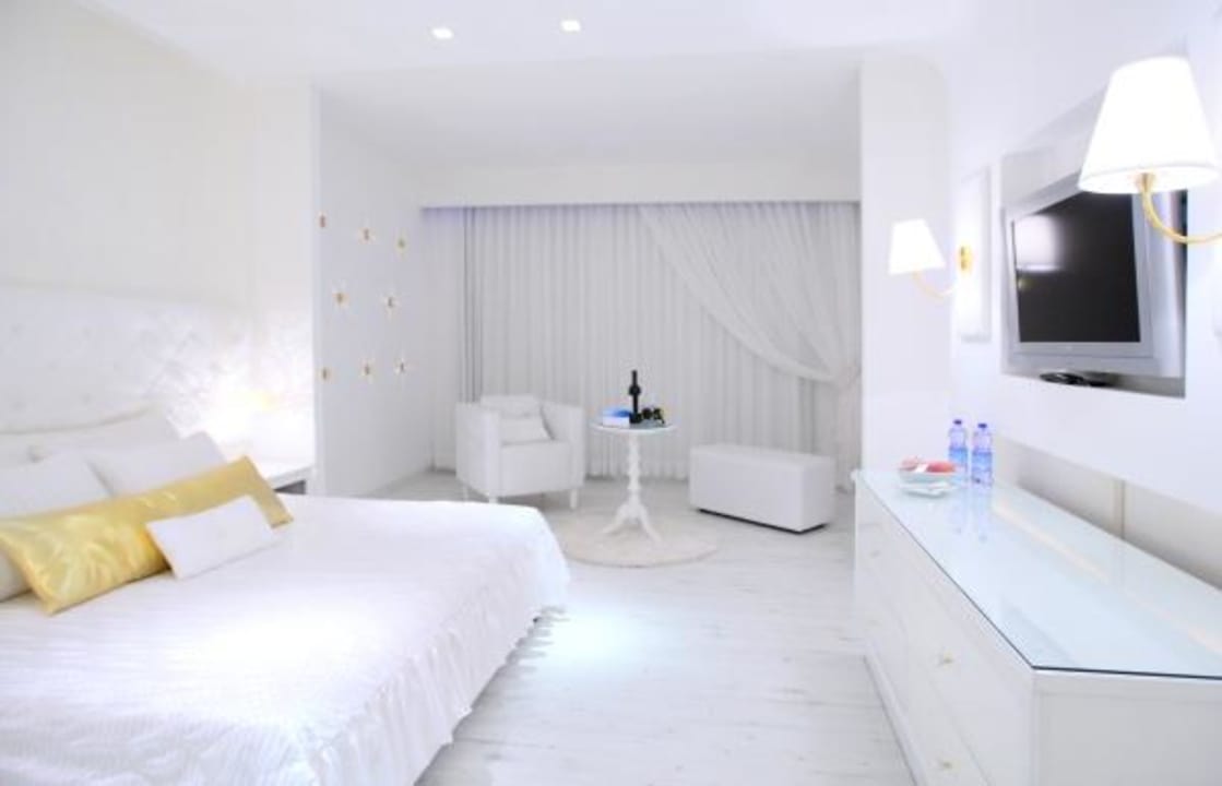 White Suite Leonardo Hotel Negev