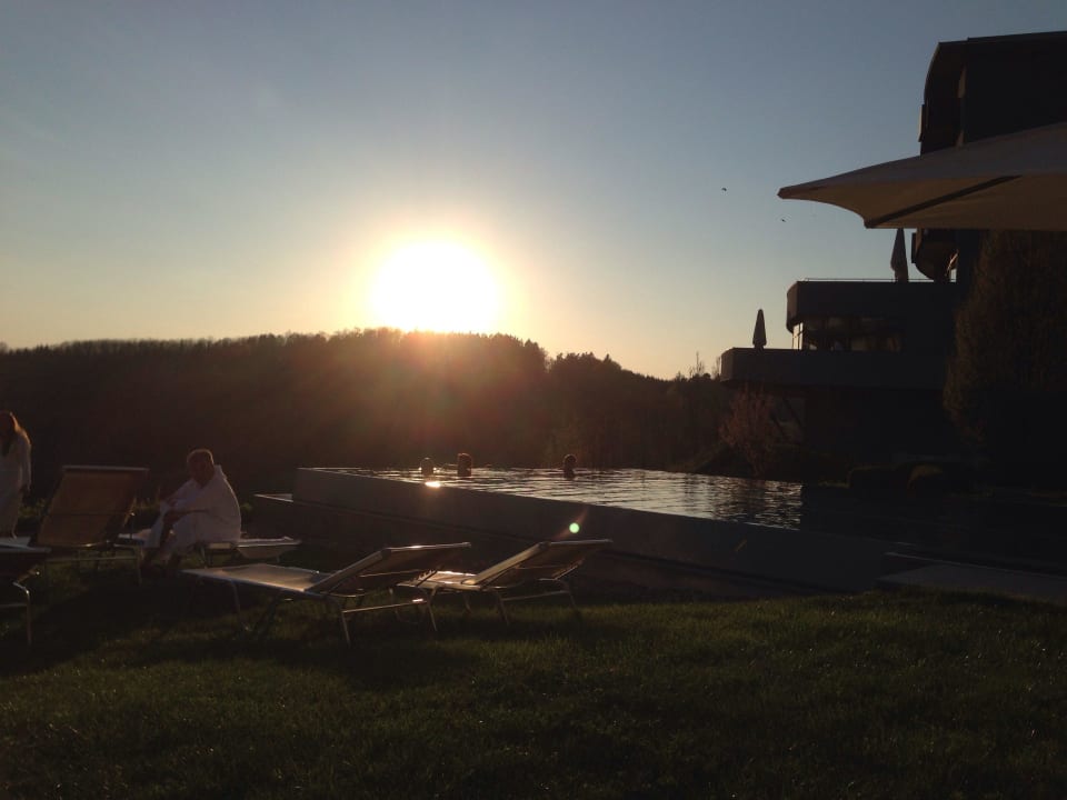 Sonnenuntergang am Pool Wia z'Haus Stegersbach