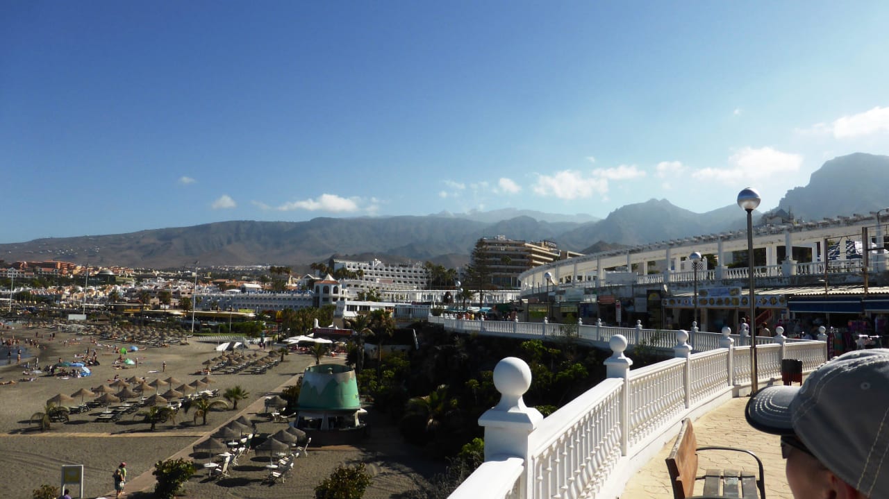 Kleiner Ausblick auf die Promenade mit Strand GF FANABE
