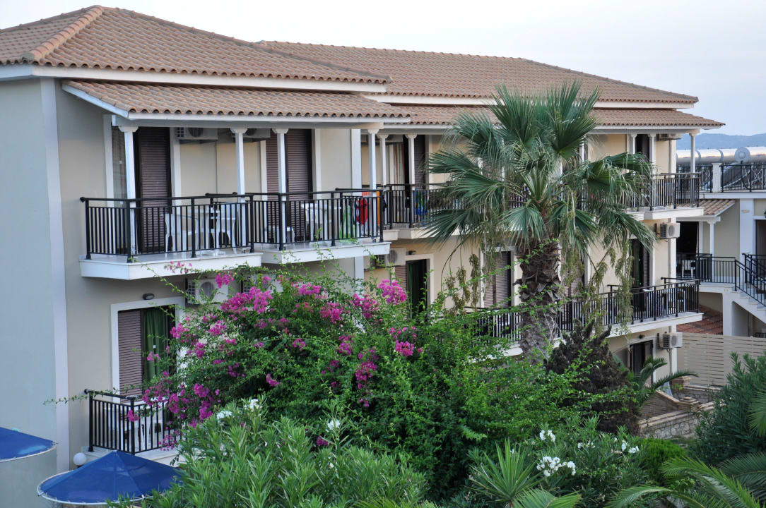 Widok na pokoje SuneoClub Cavo D'Oro Hotel