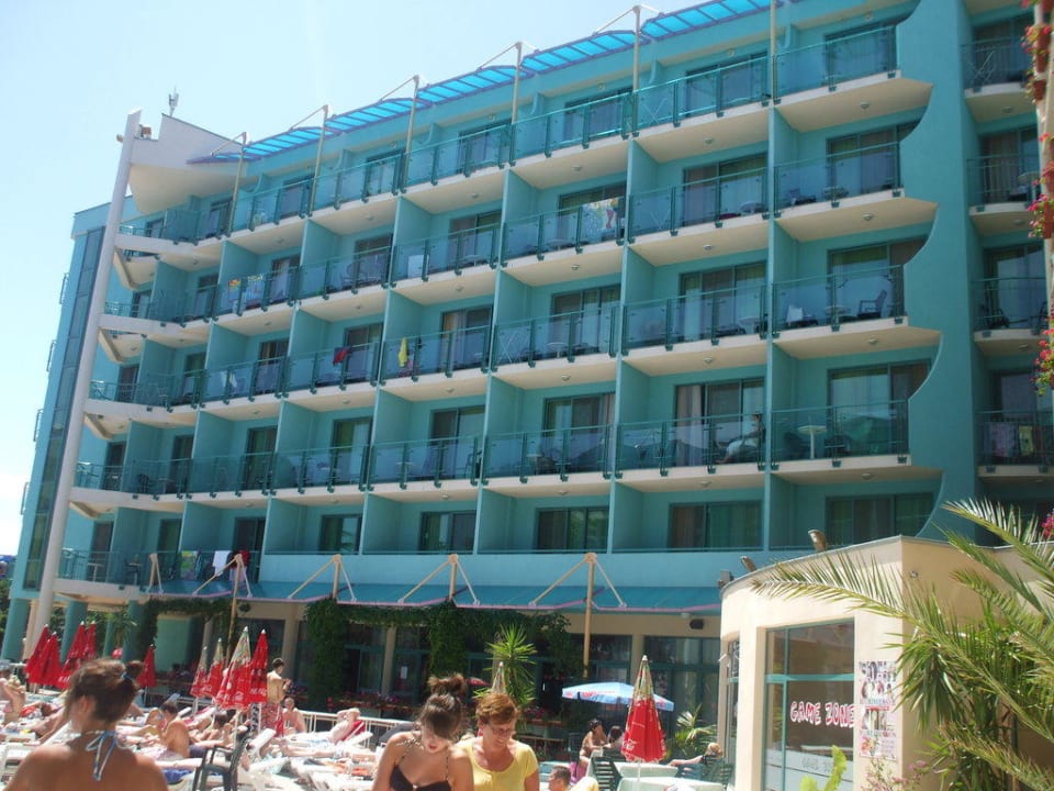 Innenhof beim Pool Hotel Diamond