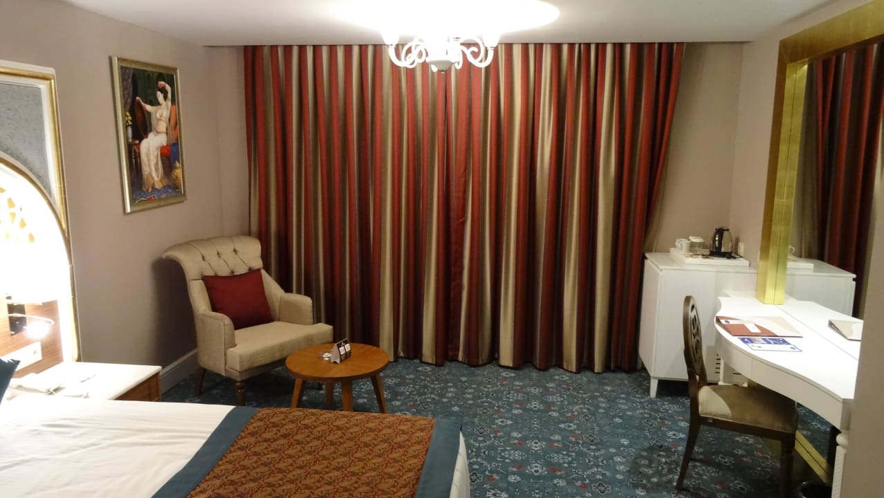 Zimmer Royal Taj Mahal Hotel