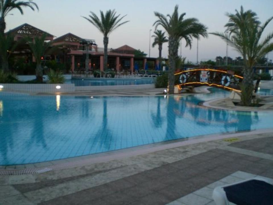 Pool am Abend ROBINSON CYPRUS