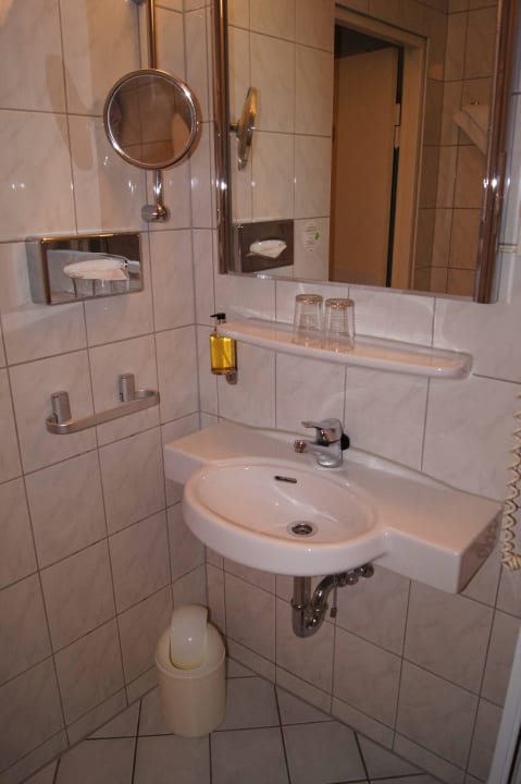 Badezimmer Waschbecken Berlin Plaza Hotel