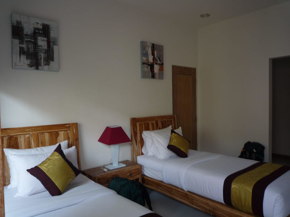 Äußerst bequeme Betten im Twin-Bett Zimmer Lubdhaka Canggu Residence