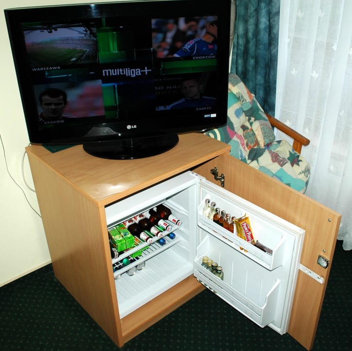 Kühlschrank & TV- 4 Personen Zimmer Hotel Jaskólka
