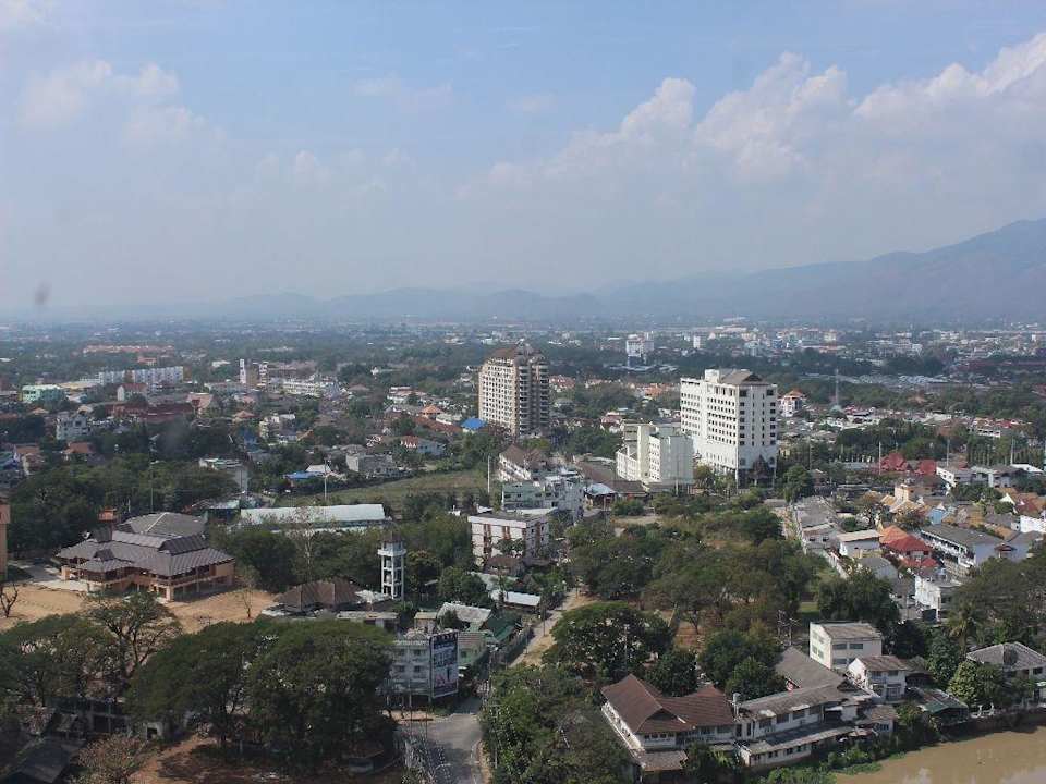 Blick zum Fluß bei Tag Hotel Holiday Inn Chiangmai